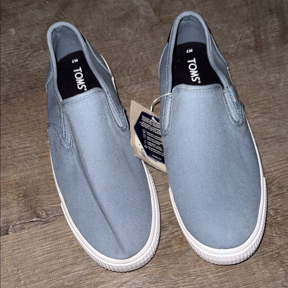 TOMS Men's Light Blue Slip-On Loafers size 7m